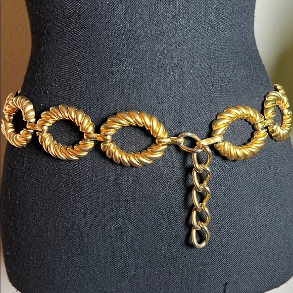 ESCADA Women’s Vintage Gold Tone Metal Oval Chainlink Adjustable Belt